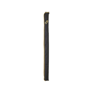 Funda blanda de tela DAIWA de la serie ES, negra con vivos dorados y logotipo Daiwa