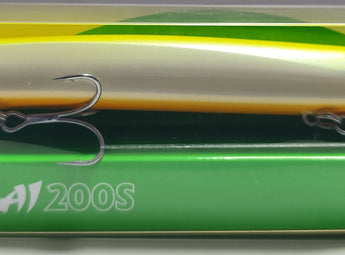 Senuelo ima Kunai 200S color Chart Back Pearl en su blister, cuerpo perla con dorso amarillo