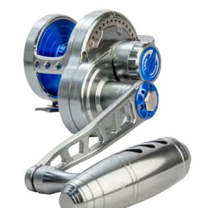 Carrete YUKI Akan de aluminio plateado con detalles azules